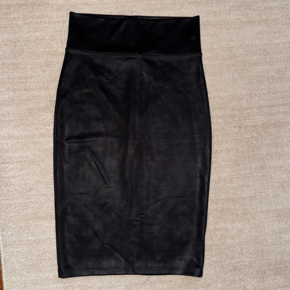 Bebe Midi Skirt . Size Small
